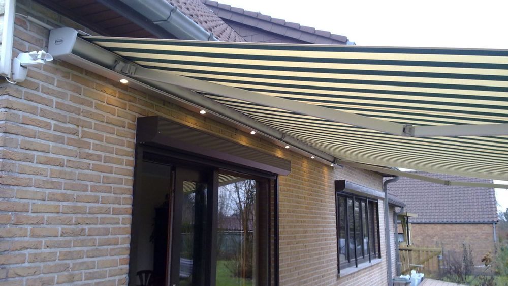 Pergola et tente solaire adossée