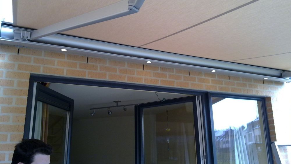 Pergola et tente solaire à lames orientables
