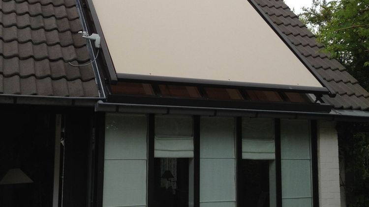 Pergola et tente solaire à lames orientables